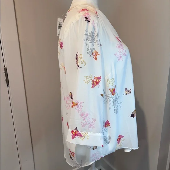Torrid “Harper Butterflies” Blouse • Size 2 • White / Butterfly Print - Picture 3 of 16